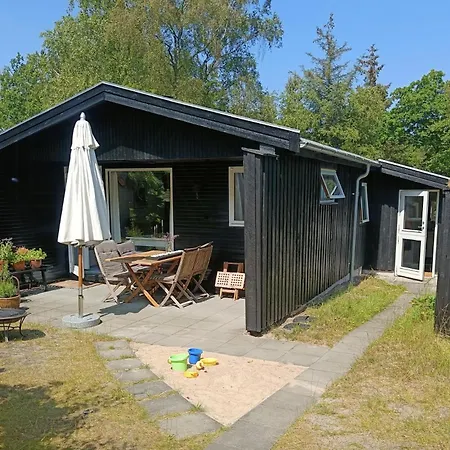 Simple Scandinavian Style Near The בית נופש Glesborg